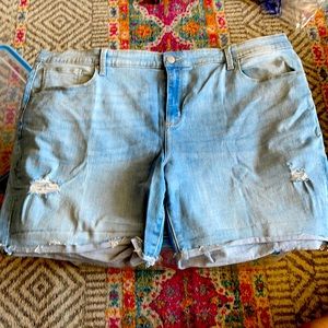 MID-RISE Bermuda Shorts